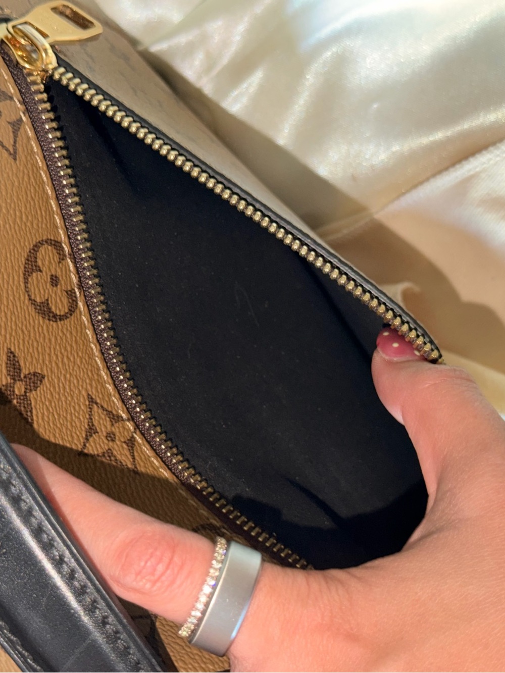 Authentic LV Pochette Métis Monogram Reverse - Picture 13 of 14